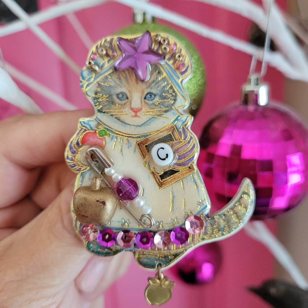 Handcrafted Cute Cat Pin Brooch ~ Embellished ~ Teacher ~ Kitten ~ Apple - Picture 7 of 16